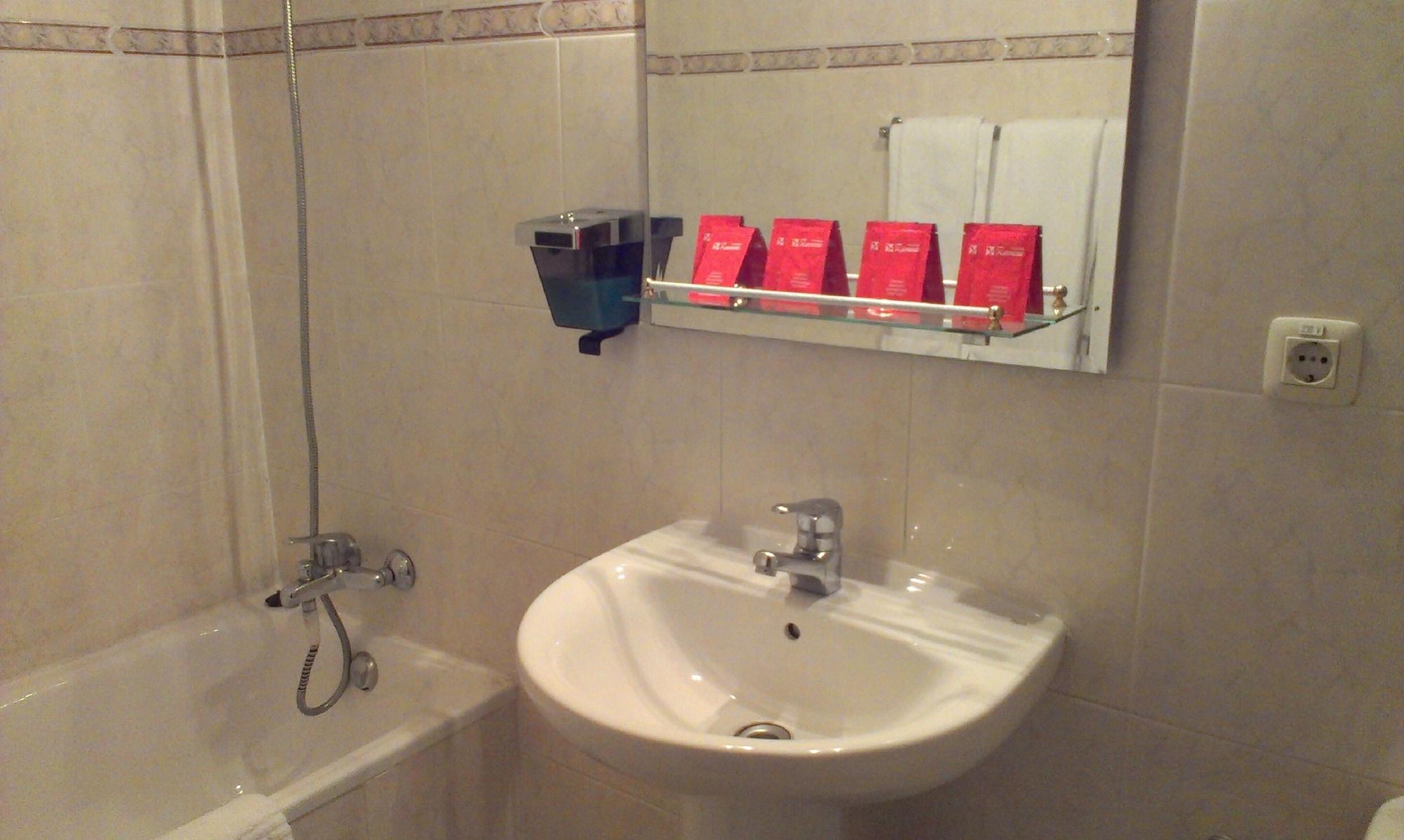Hostal Zamora Madrid Kültér fotó